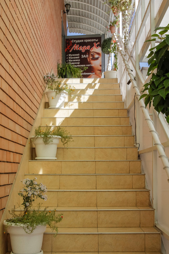 лестница в салон красоты MegaX Майкоп